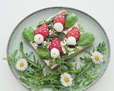 Une image de l'étape 2 de Tartine printanière au kiri /fraises/carré frais.