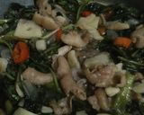 Foto langkah ke 4 dari resep Cah Kangkung Ayam Saos Tiram.