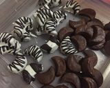 Foto langkah ke 7 dari resep Chocolate Dipped Cookies (coklat celup).