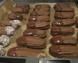 Füszeres kakaós keksz mogyóros krémmel töltve recept fázis 7 fotója