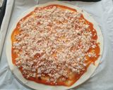 Foto del paso 3 de la receta: Pizza normal o sin gluten estirada o enrollado de pollo y queso