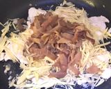 รูปขั้นตอนการทำที่ 2 ของ อกไก่ผัดขิง เห็ดหูหนูสด