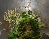 Foto langkah ke 2 dari resep Tumis Tauge Kangkung.