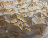 Foto del paso 9 de la receta: Tarta colibrí con frosting de plátano y merengue suizo