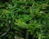 Foto langkah ke 4 dari resep Tumis Sayur Pakis.