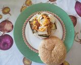 Foto del passaggio 2 della ricetta Hamburger con verdure grigliate, brie e cipolle fritte croccanti