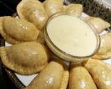 Foto del paso 4 de la receta: Empanadillas de carne y cebolla caramelizada! con salsa de queso