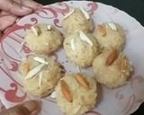 A picture of step 4 of Milk and raw coconut ladoo.