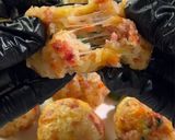 A picture of step 4 of Cheesy Ham & Rice Balls.