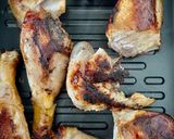 Foto del paso 1 de la receta: Pollo marinado con salsa de palosanto (caqui/kaki)