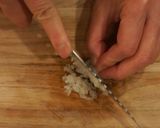 A picture of step 2 of Gyukatsu – Japanese Beef Cutlet 牛カツの作り方.
