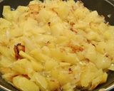 Foto del paso 3 de la receta Tortilla de patatas con bacón y su jugo por encima