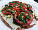 Foto del paso 3 de la receta: PIZZETA Caprese con Tortilla de Trigo Integral