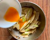 Hình bước làm 3 của món Củ niễng xào