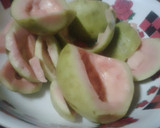 A picture of step 2 of Guava shake.