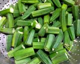 A picture of step 1 of Masala Bhindi.
