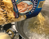 Foto del paso 1 de la receta: Pasta con salsa 4 quesos fácil