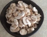 Foto del paso 1 de la receta: Fetuccini con champiñones al ajillo (apta para veganos y vegetarianos)