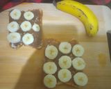 A picture of step 3 of Nutella banana sandwich.