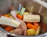 Foto del paso 3 de la receta: Caldo de pollo con cabello de ángel