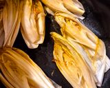 Une image de l'étape 2 de Endives braisées à la crème et aux lardons en cocotte.