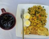 A picture of step 7 of Stir fry noodles with egg omelette and boiled egg.