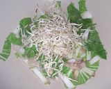 Foto langkah ke 3 dari resep Sayur bening toge dan sawi.