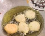 A picture of step 4 of Moong dal dahi vada.