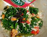 Foto langkah ke 4 dari resep Tumis Daun Kenikir Teri.