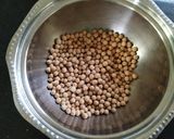 A picture of step 1 of Ghuugni Chaat.