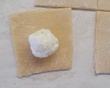 Házi sajtos és sonkás tortellini sajtszósszal recept fázis 6 fotója