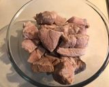 A picture of step 1 of Sweet & Sour Braised Pork.