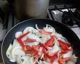 Foto del paso 3 de la receta: Pastas con salsa de atún (sin tomate)