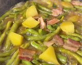 A picture of step 5 of Braised Pork with Green Beans (豆角土豆炖猪肉).