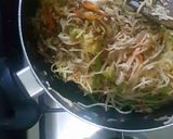 A picture of step 8 of Chicken and veg hakka noodles-Indochinese.
