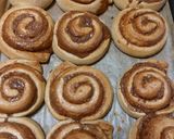 Pihe-puha fahéjas csiga teljes kiőrlésű liszttel recept fázis 11 fotója