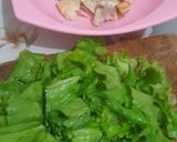 Foto langkah ke 2 dari resep Tumis selada ikan asin.