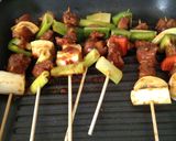 Foto langkah ke 3 dari resep Sate babi pedas.