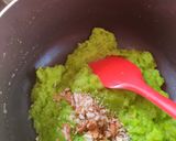 A picture of step 3 of Lauki ka halwa.