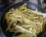Foto del paso 1 de la receta: Spaghetti de calabacín berenjena y bacon ahumado