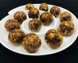 A picture of step 6 of Dates and nuts balls.