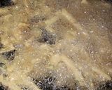 A picture of step 4 of Crispy potatoes pakora.