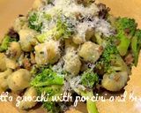 A picture of step 9 of Ricotta gnocchi with porcini and broccoli.