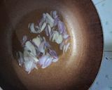 Foto langkah ke 1 dari resep Tumis Pedas Ikan Pindang.