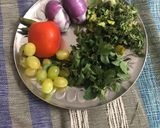 A picture of step 1 of Coriander,peppermint and grapes chutney.