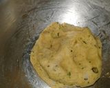 A picture of step 3 of Potato mixed Paratha.