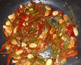 Foto del paso 3 de la receta: Tallarines chinos con pollo y soja