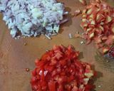 A picture of step 1 of Schezwan khakhra chaat.