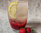 Foto langkah ke 4 dari resep Strawberry Sparkling Lemonade.