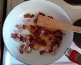 Sonkás-kolbászos-sajtos tészta recept fázis 3 fotója